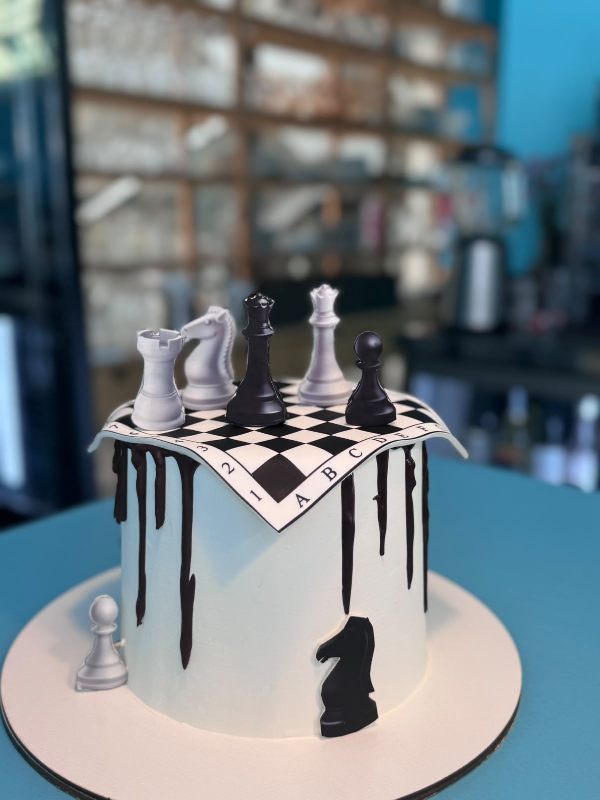 Example of a custom cake made by Dulce Alma Bakery