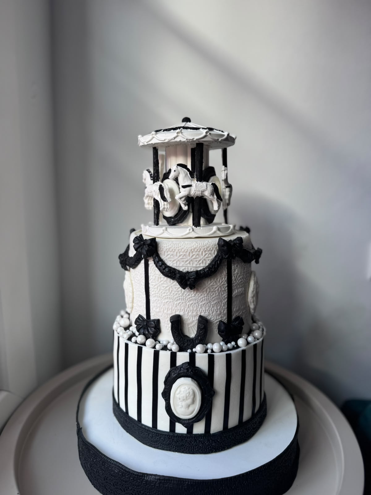 Black & white carousel cake